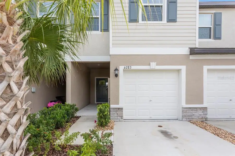 Exterior details and patio area of a home in , Land O' Lakes (Image 3). Exterior details and patio area of a home in , Land O' Lakes (Image 3).