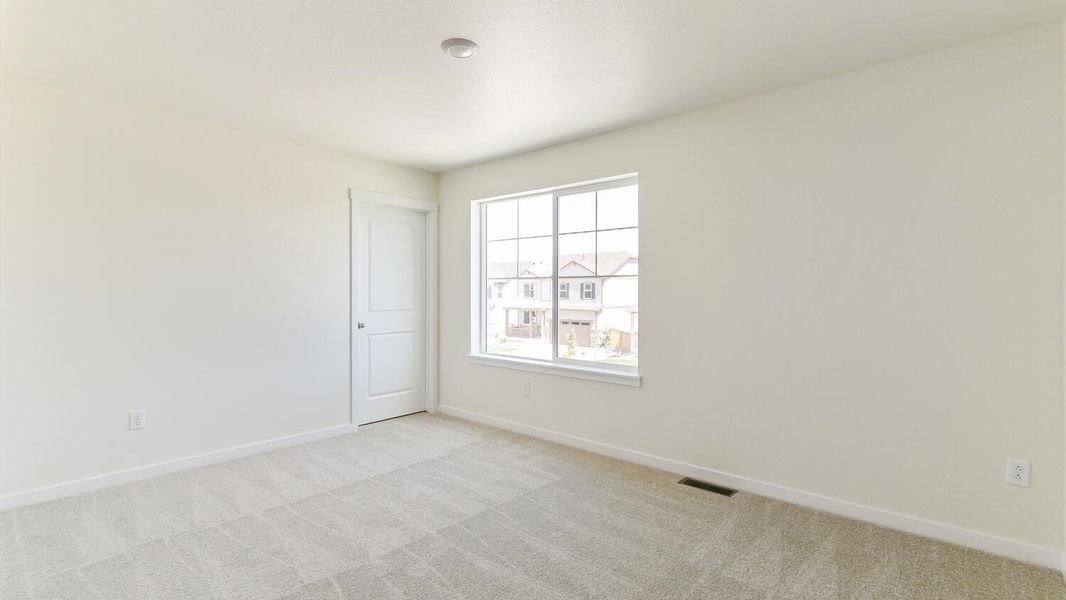 Spacious, unfurnished interior of a new home in Vista Meadows, Fort Lupton (Image 16).