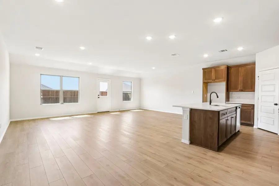 Spacious, unfurnished interior of a new home in Rolling Ridge, Van Alstyne (Image 8). Spacious, unfurnished interior of a new home in Rolling Ridge, Van Alstyne (Image 8).