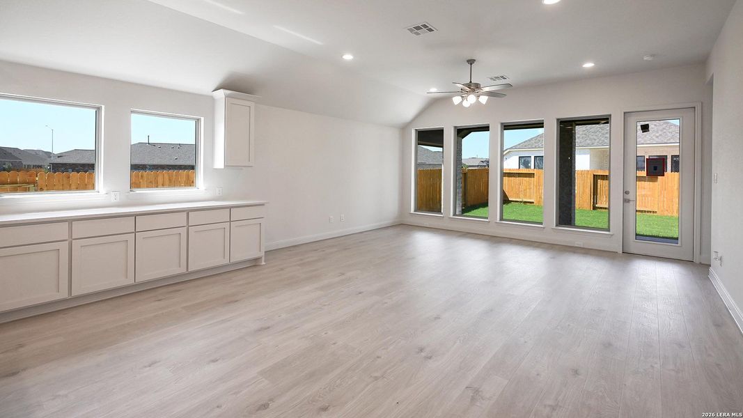 Spacious, unfurnished interior of a new home in Meadows of Mill Creek, Seguin (Image 24).