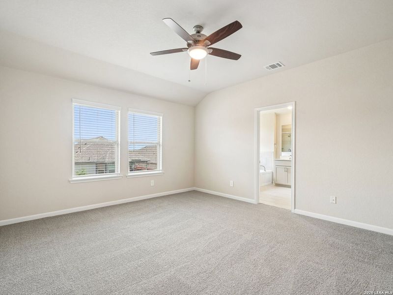 Spacious, unfurnished interior of a new home in Remington Ranch, San Antonio (Image 9).