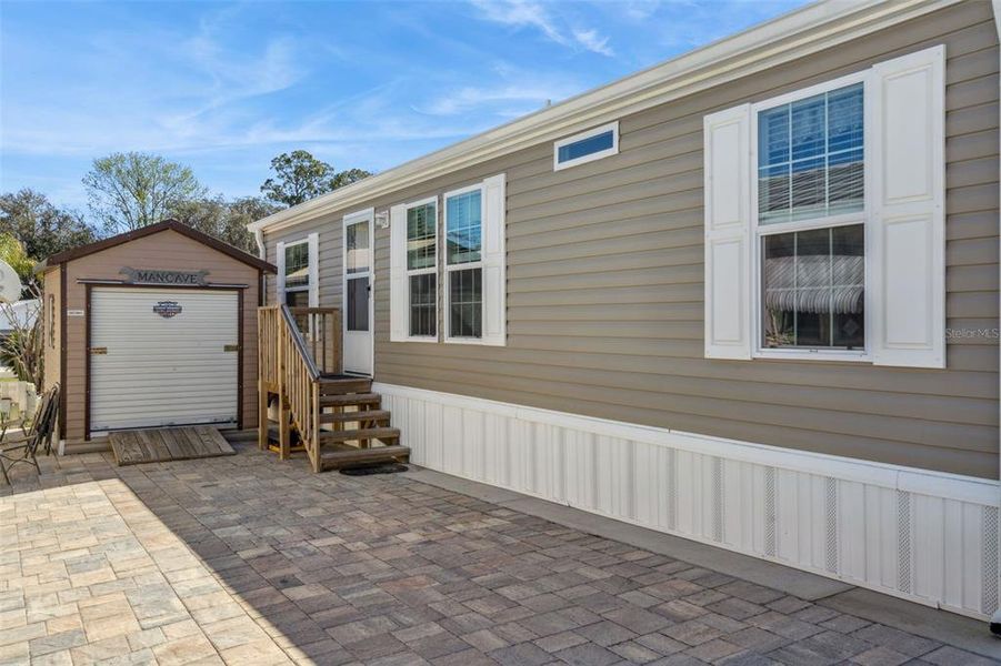 Exterior details and patio area of a home in , Davenport (Image 21).