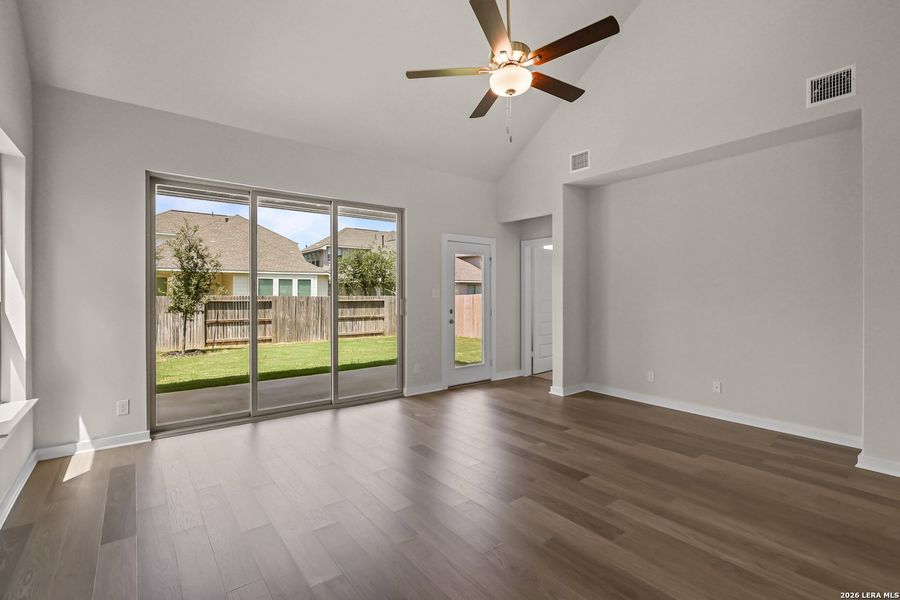 Spacious, unfurnished interior of a new home in Stillwater Ranch, San Antonio (Image 30).