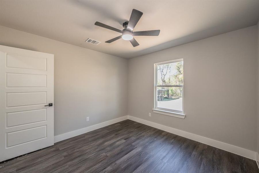 Spacious, unfurnished interior of a new home in , Alvarado (Image 36).