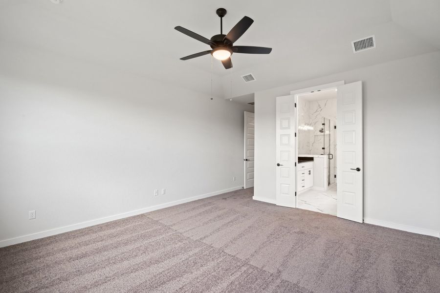 Spacious, unfurnished interior of a new home in Lariat, Liberty Hill (Image 44).