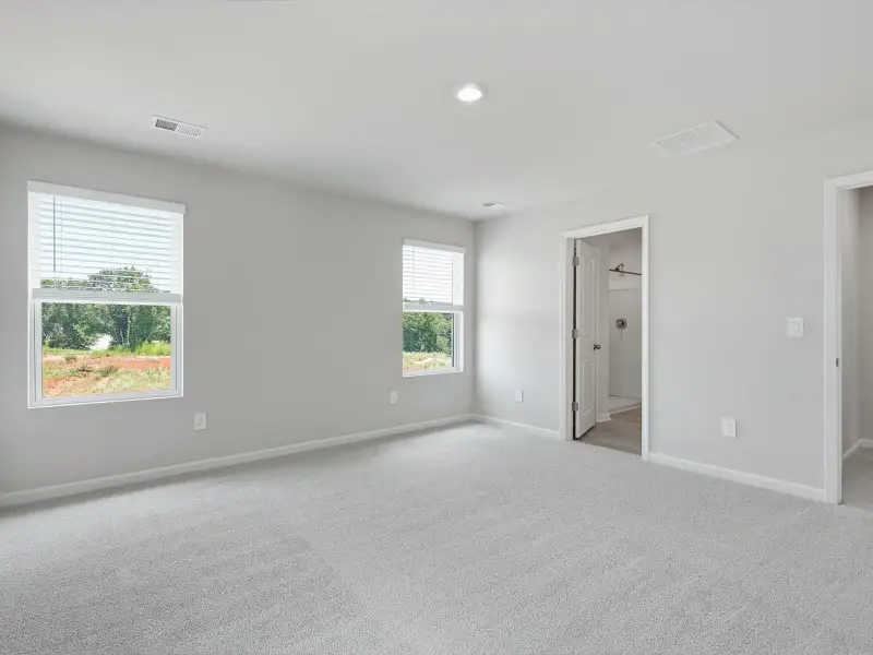 Spacious, unfurnished interior of a new home in Pleasant Brook, Greenville (Image 15).