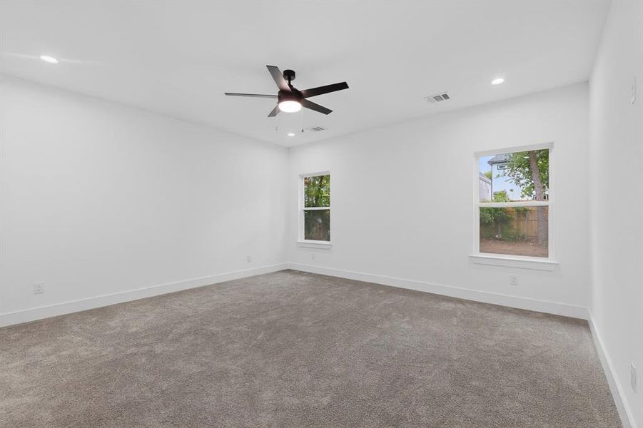 Spacious, unfurnished interior of a new home in , Dallas (Image 12).