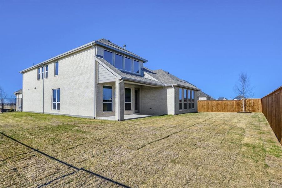 Exterior details and patio area of a home in Ten Mile Creek, Celina (Image 4).