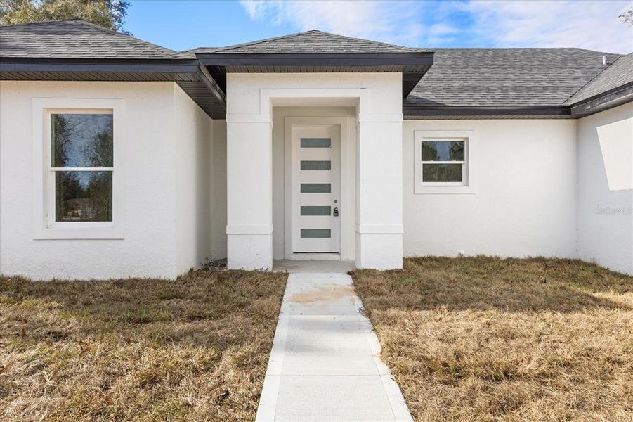 Exterior details and patio area of a home in , Ocala (Image 22).