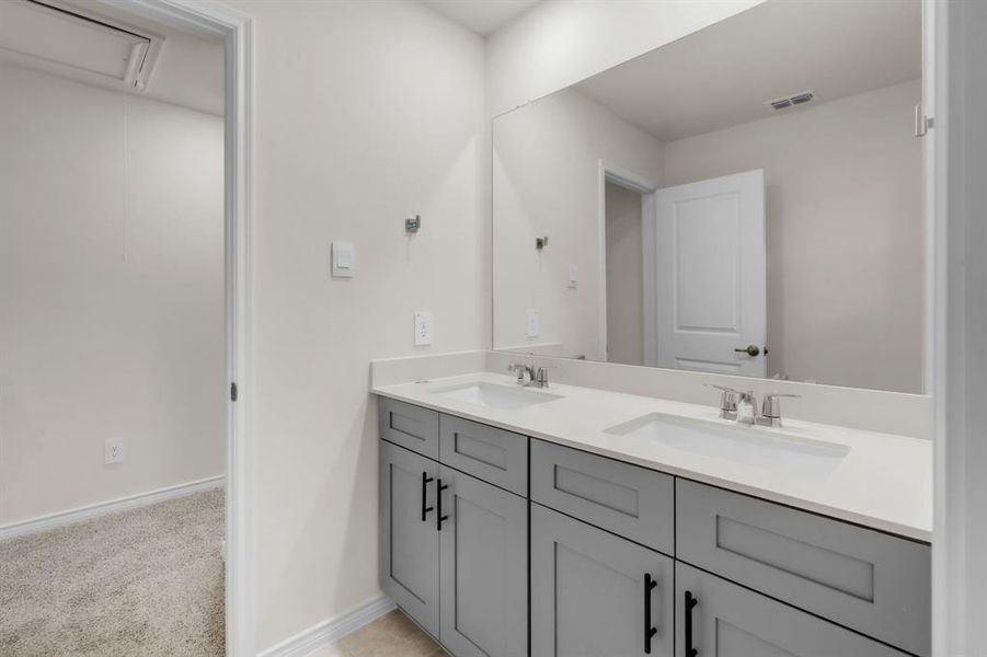 Furnished interior view inside a new home in The Landing at Hidden Lakes, McKinney (Image 17). Furnished interior view inside a new home in The Landing at Hidden Lakes, McKinney (Image 17).