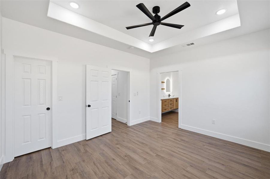 Spacious, unfurnished interior of a new home in , Bellmead (Image 16).