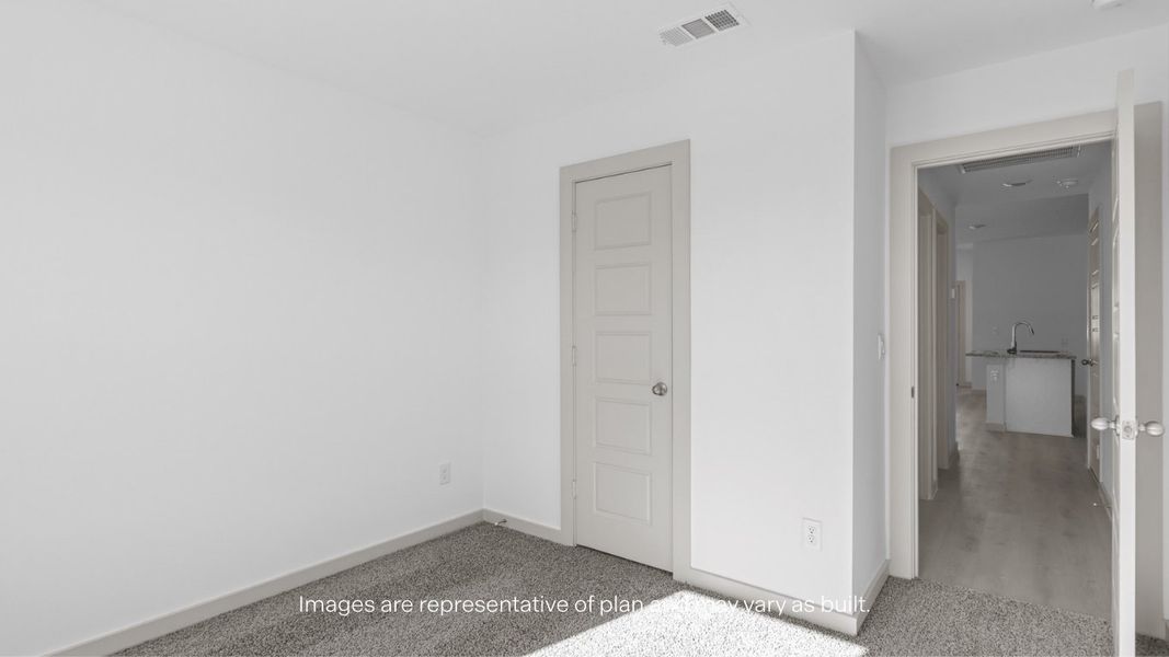 Spacious, unfurnished interior of a new home in Allen Farms, Lubbock (Image 7).