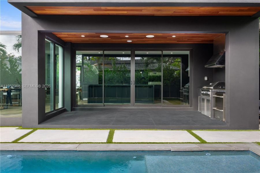 Exterior details and patio area of a home in , Miami (Image 24).