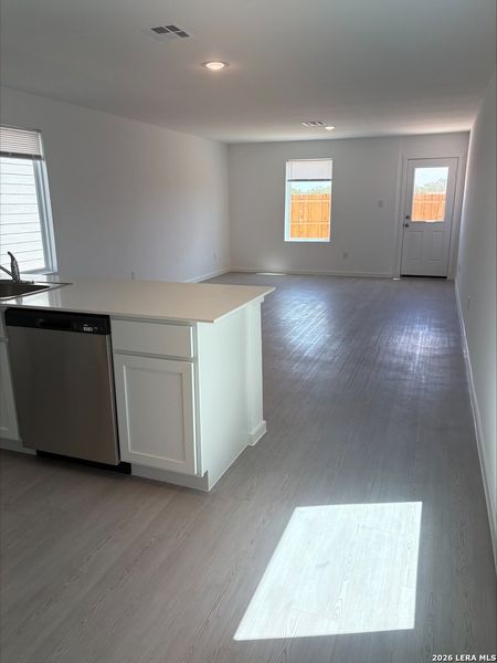 Spacious, unfurnished interior of a new home in Sapphire Meadows, San Antonio (Image 5).