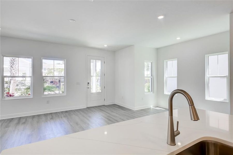 Spacious, unfurnished interior of a new home in Bungalow Walk at Lakewood Ranch, Sarasota (Image 29).