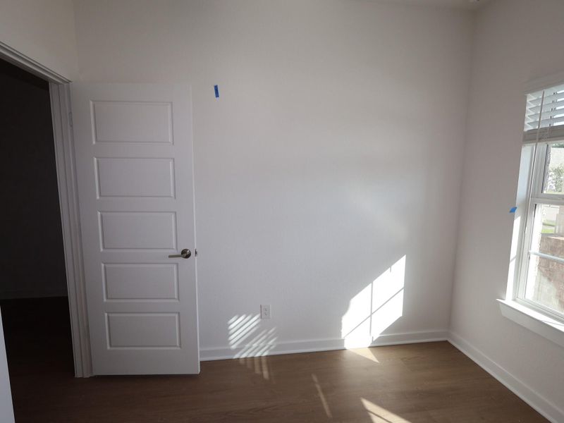 Spacious, unfurnished interior of a new home in Miller's Pond, Rosenberg (Image 31).