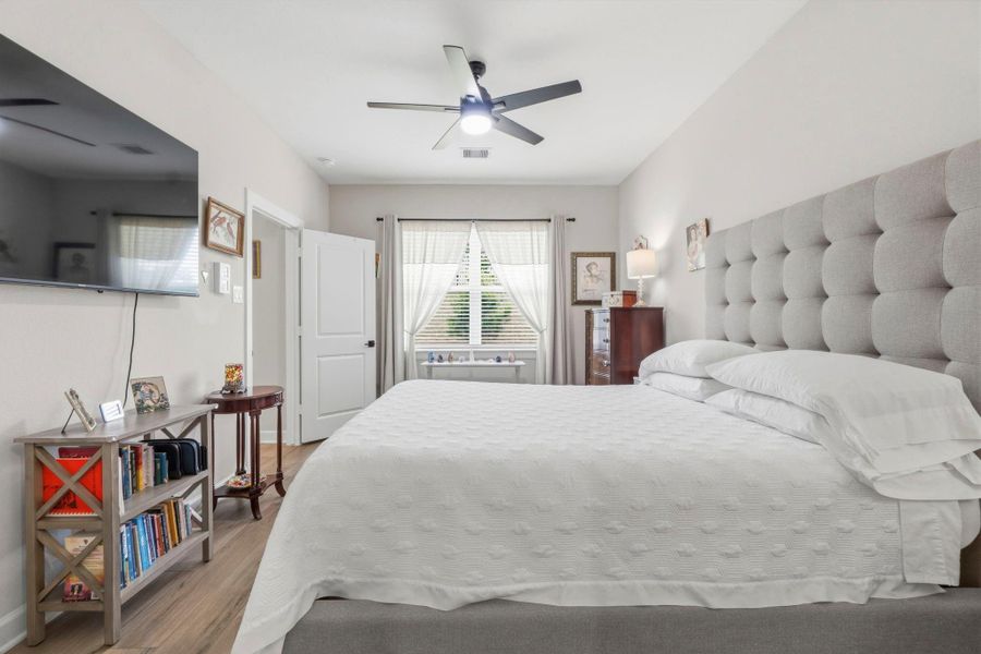 Furnished interior view inside a new home in Wedgewood Forest, Conroe (Image 17).