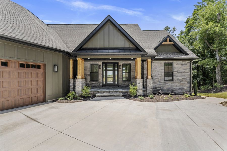 Representative exterior photo of a completed home built from the Aberdeen by Hunter Quinn Homes in Greenwood County Homes, Ninety Six, SC (Image 16).