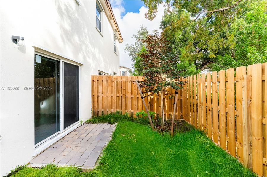 Exterior details and patio area of a home in , Lauderhill (Image 17).
