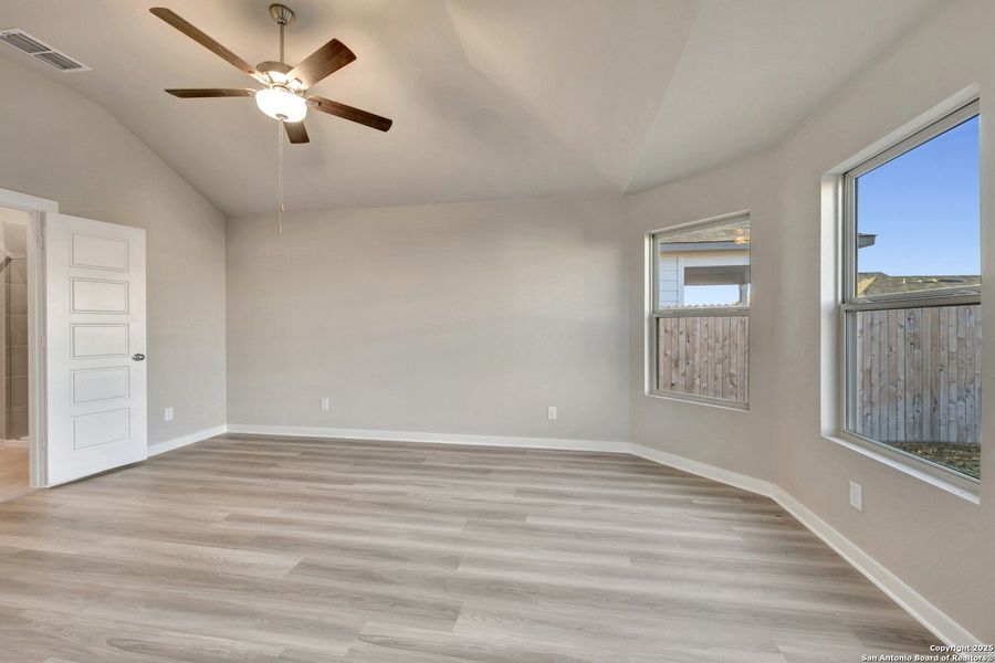 Spacious, unfurnished interior of a new home in Winding Brook, San Antonio (Image 24). Spacious, unfurnished interior of a new home in Winding Brook, San Antonio (Image 24).