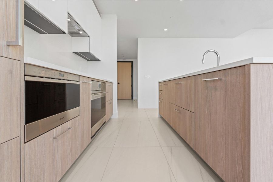 Furnished interior view inside a new home in , Fort Lauderdale (Image 8).