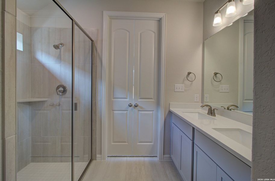 Furnished interior view inside a new home in Clear Creek, New Braunfels (Image 8).
