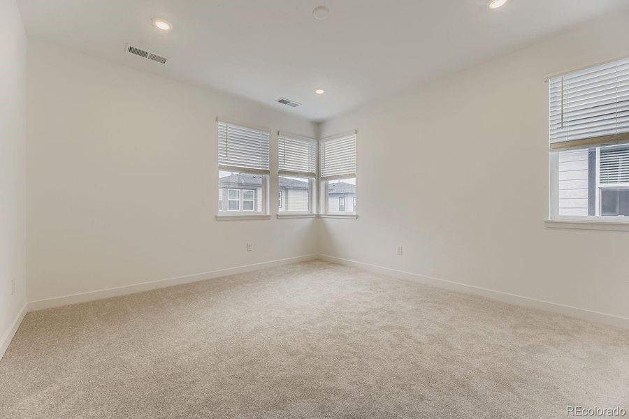 Spacious, unfurnished interior of a new home in Vermilion Creek: The Skyline Collection, Centennial (Image 10).