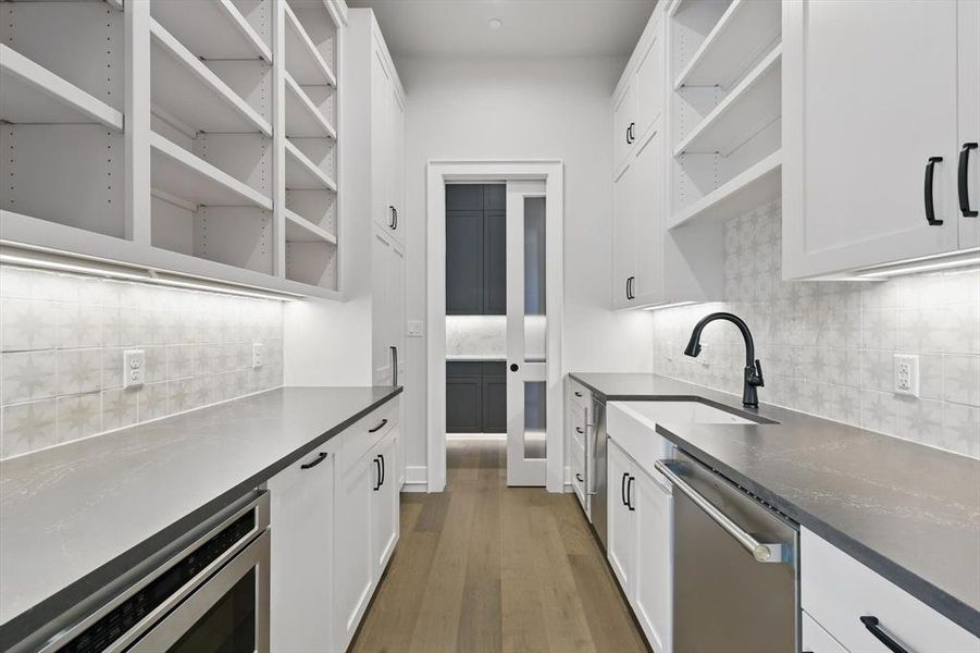 Furnished interior view inside a new home in , Bartonville (Image 10).