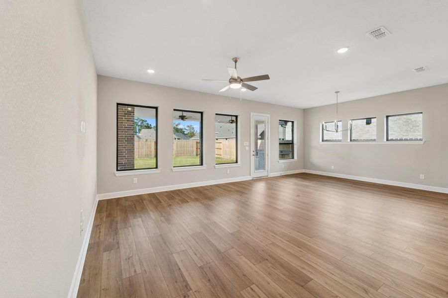 Spacious, unfurnished interior of a new home in The Meadows at Imperial Oaks, Conroe (Image 22).