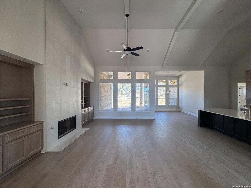 Spacious, unfurnished interior of a new home in Waldsanger, New Braunfels (Image 18).