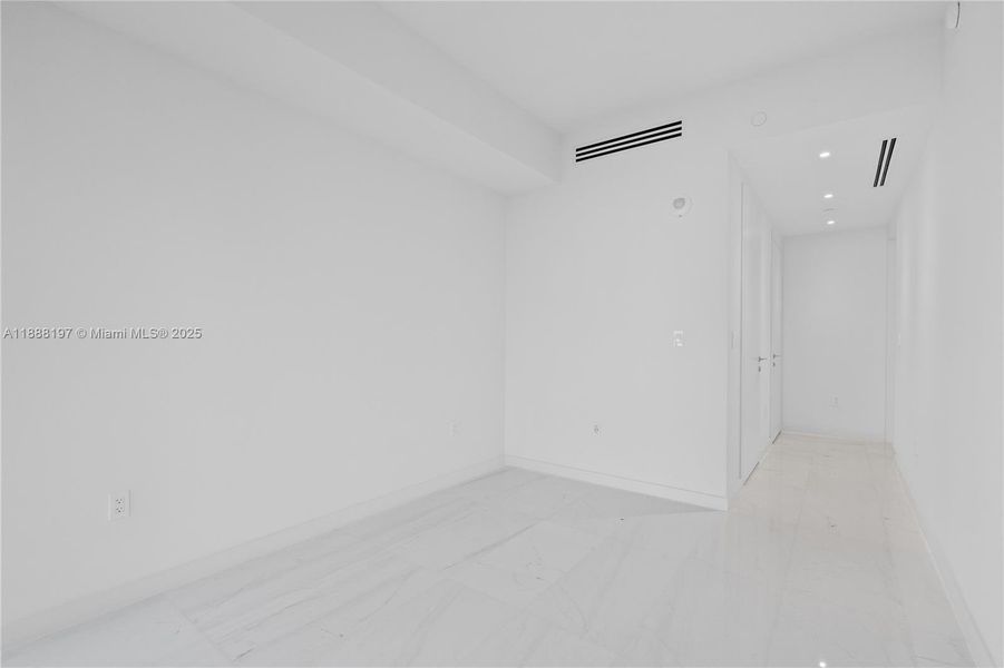 Spacious, unfurnished interior of a new home in , Miami (Image 20).