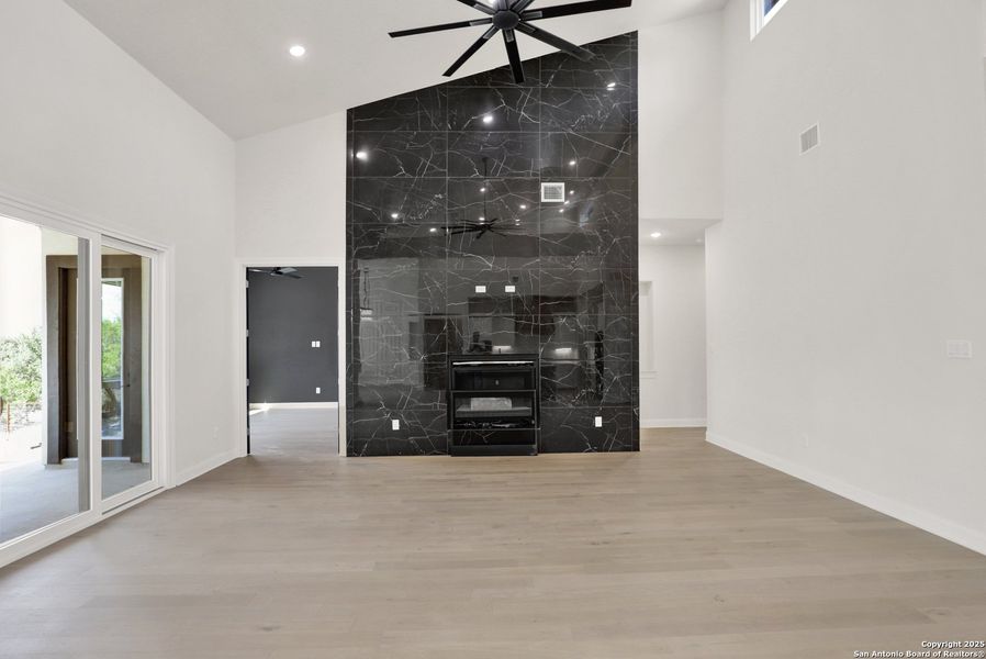 Spacious, unfurnished interior of a new home in , Bulverde (Image 15).