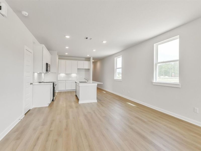 Spacious, unfurnished interior of a new home in Spring Branch Crossing, Conroe (Image 22).