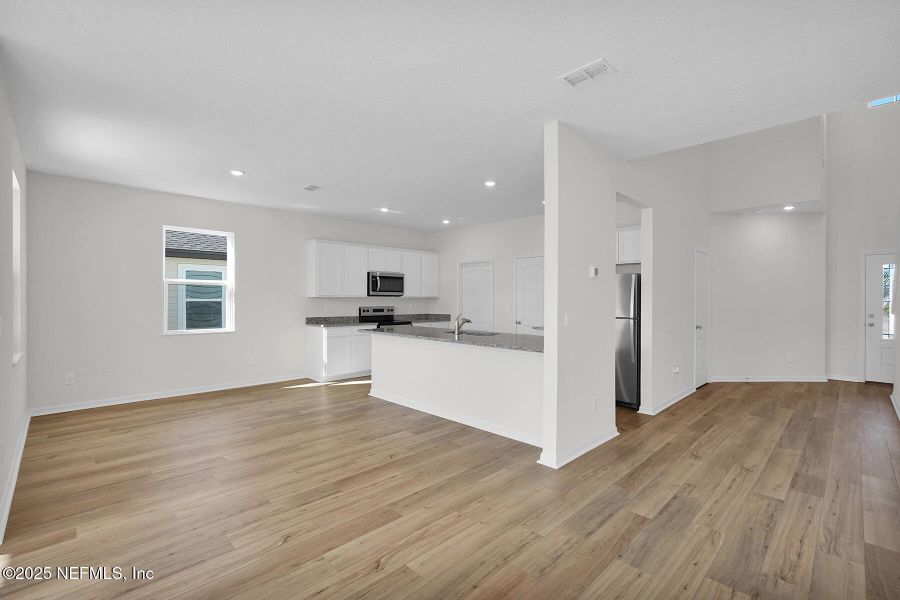 Spacious, unfurnished interior of a new home in Westport Landing, Jacksonville (Image 18).