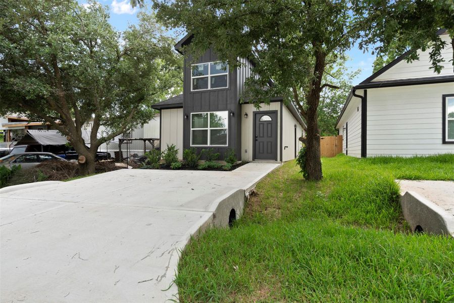 Shade Trees preserved and fully landscaped front flower bed Shade Trees preserved and fully landscaped front flower bed