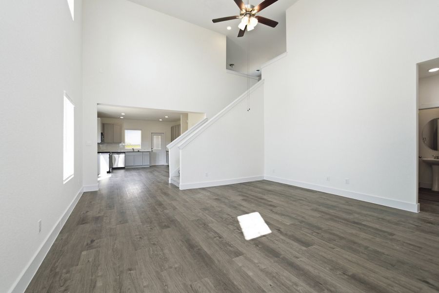 Spacious, unfurnished interior of a new home in Garden Grove, San Antonio (Image 16).