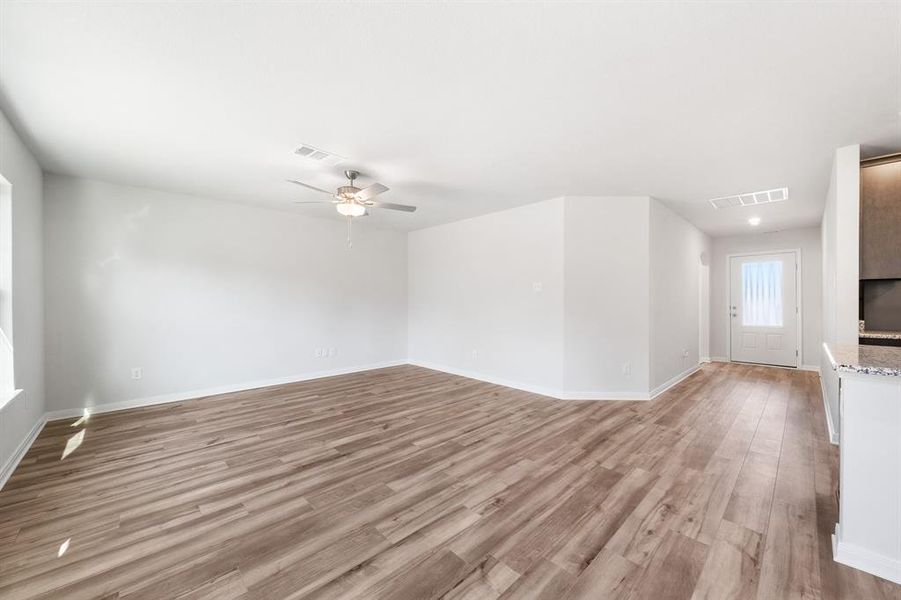 Spacious, unfurnished interior of a new home in College Park, Dallas (Image 7). Spacious, unfurnished interior of a new home in College Park, Dallas (Image 7).