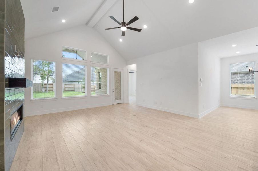 Spacious, unfurnished interior of a new home in Wildrye, Waller (Image 5).