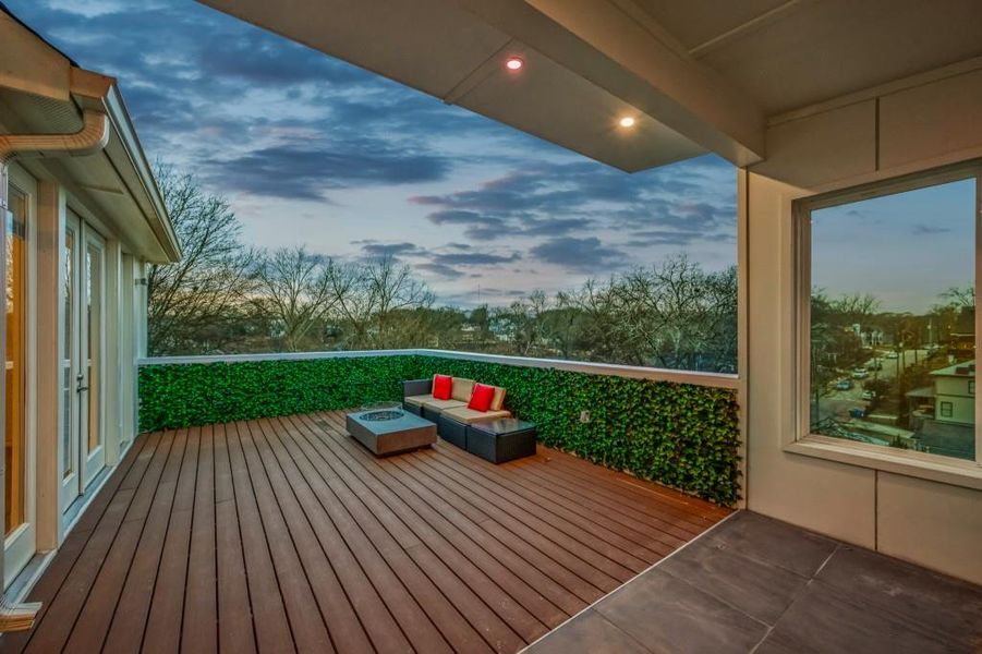 Exterior details and patio area of a home in , Atlanta (Image 35).