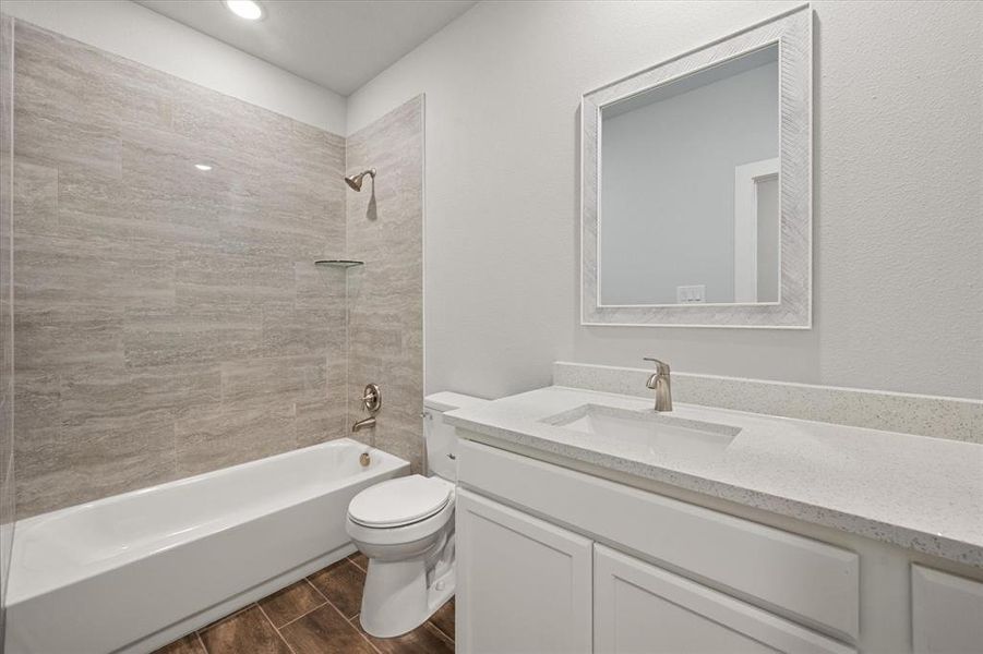 Furnished interior view inside a new home in , Corsicana (Image 6).