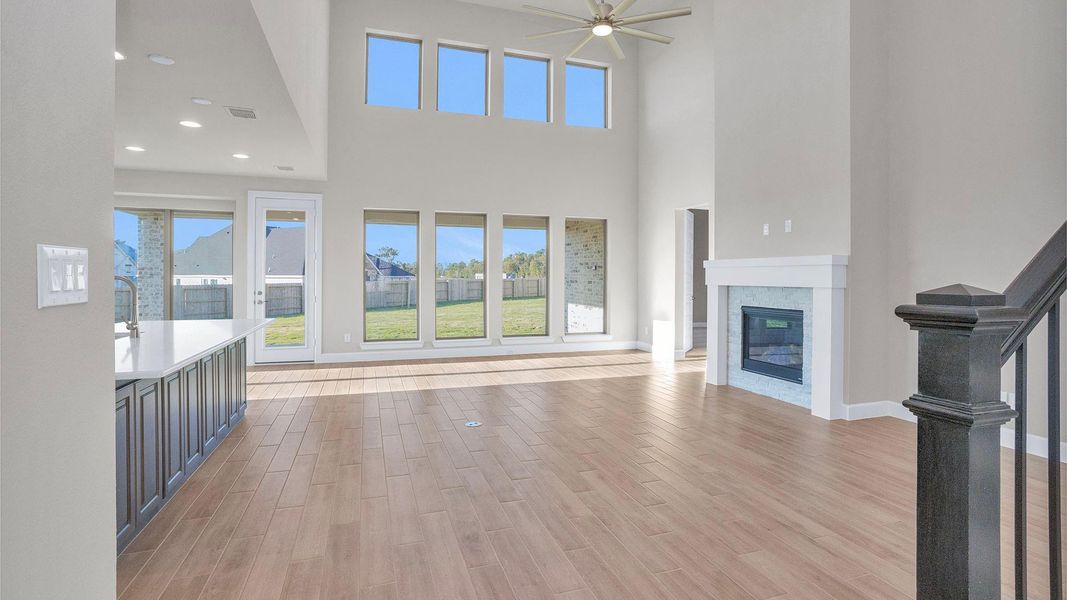 Spacious, unfurnished interior of a new home in Briarley 60', Montgomery (Image 18).