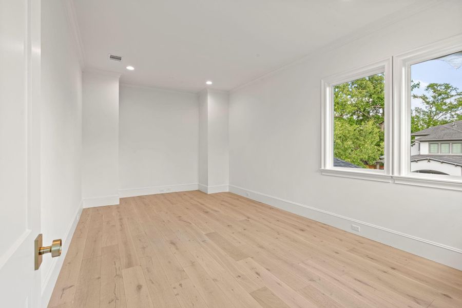 Spacious, unfurnished interior of a new home in , Houston (Image 37).