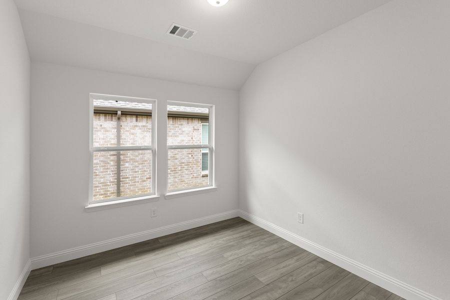 Spacious, unfurnished interior of a new home in Creekview Meadows, Pilot Point (Image 27).