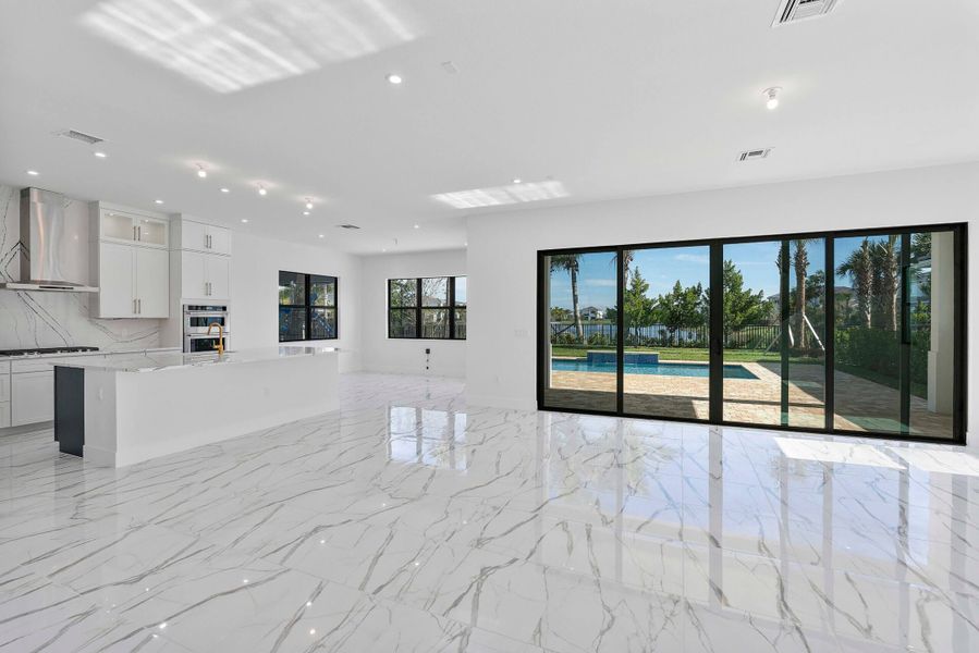 Spacious, unfurnished interior of a new home in Solana Bay at Avenir, Palm Beach Gardens (Image 8).
