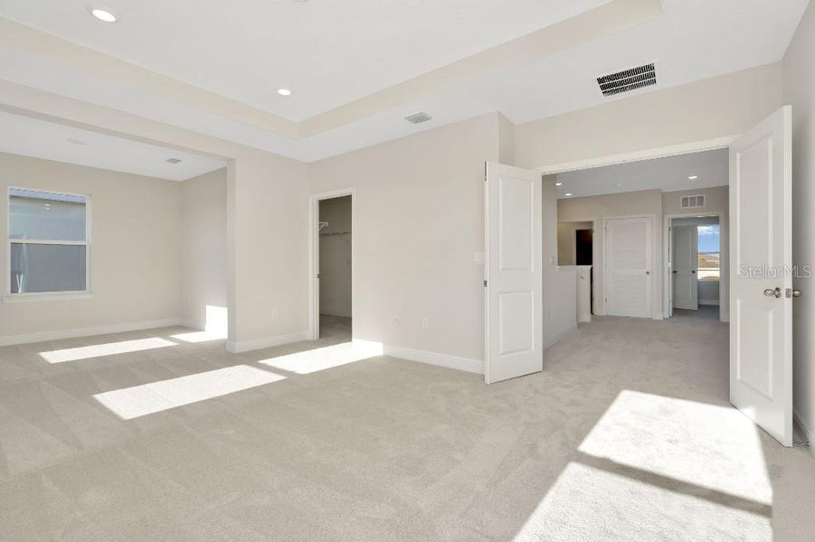 Spacious, unfurnished interior of a new home in Mangrove Manor, Apollo Beach (Image 34).