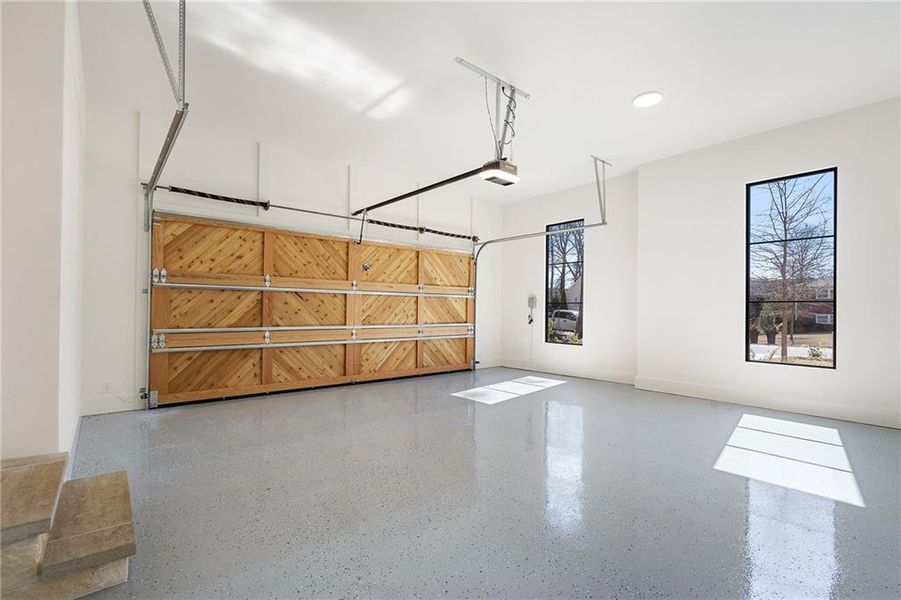 Spacious, unfurnished interior of a new home in , Alpharetta (Image 46).