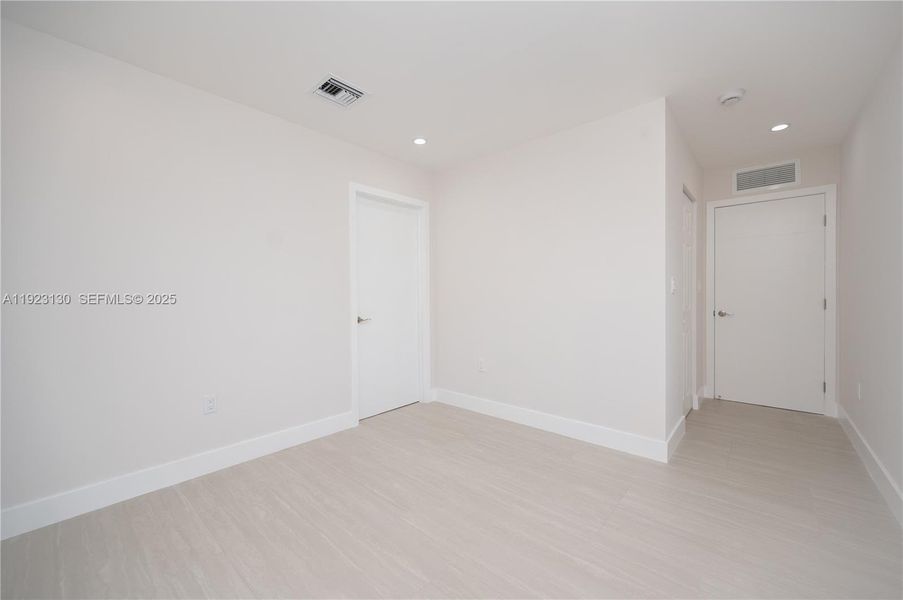 Spacious, unfurnished interior of a new home in , Miramar (Image 44).