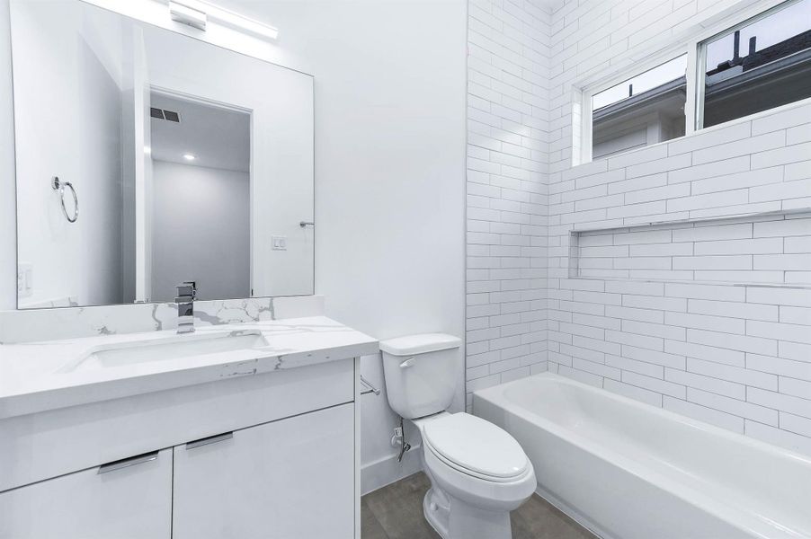 Secondary Bedroom En-Suite Bathroom