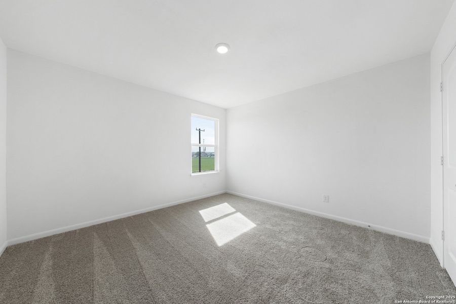 Spacious, unfurnished interior of a new home in Rosewood Estates, Lytle (Image 11).
