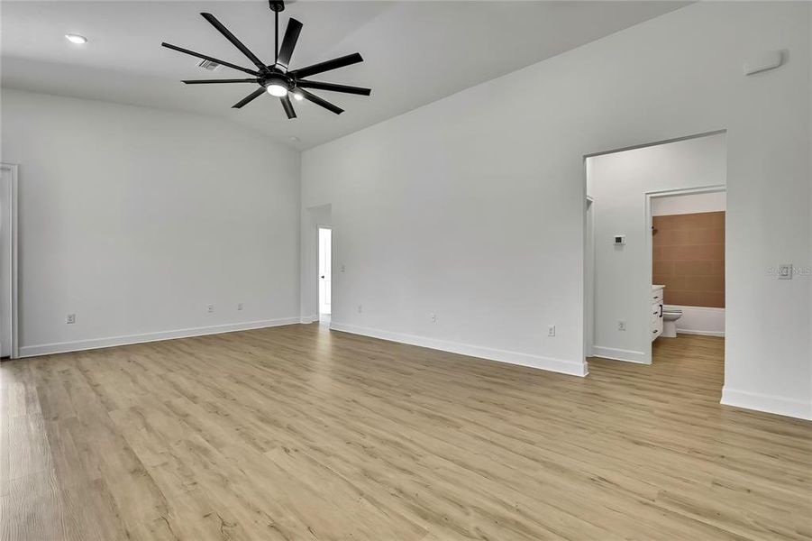 Spacious, unfurnished interior of a new home in , Spring Hill (Image 42).